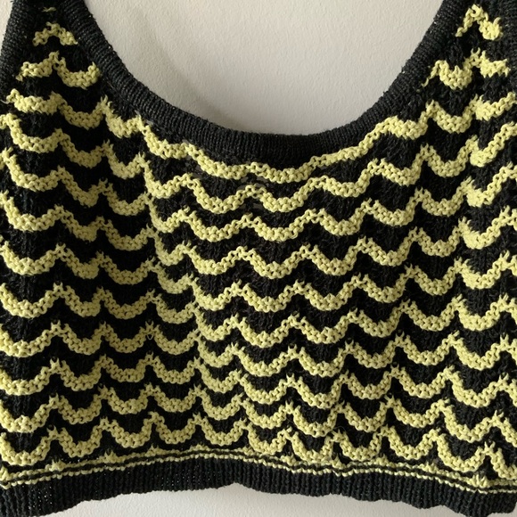 Black & Yellow Crop Top - Picture 4 of 14